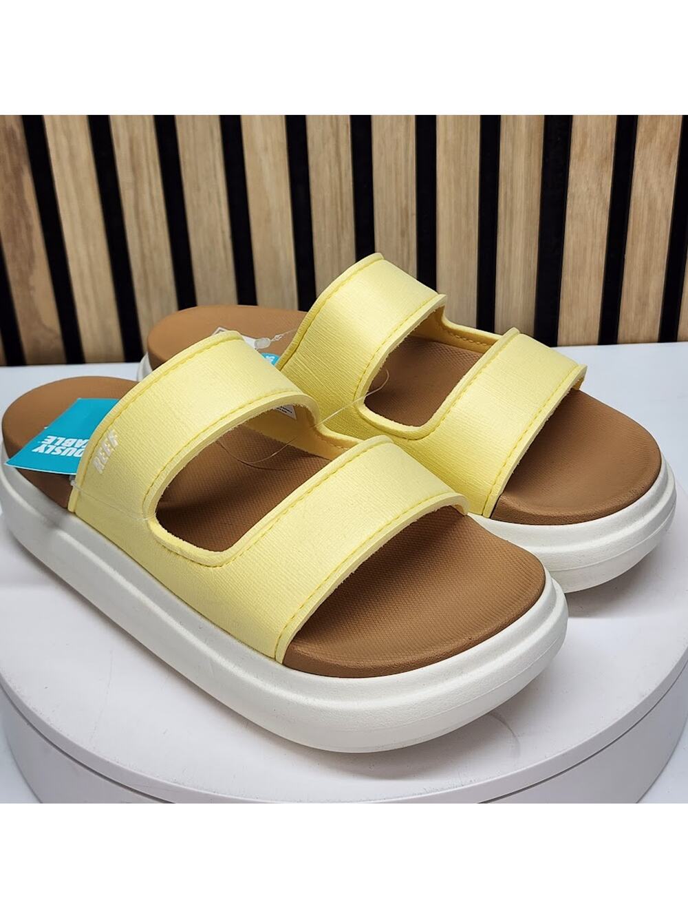 NEW - REEF Cushion Bondi 2 Bar Women’s Platform Sandals Pale Banana Size 9